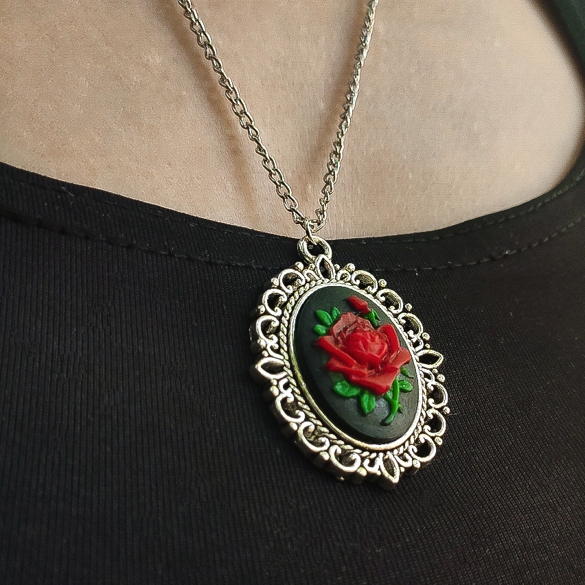 Crvena ruža kameja ogrlica Gotik
