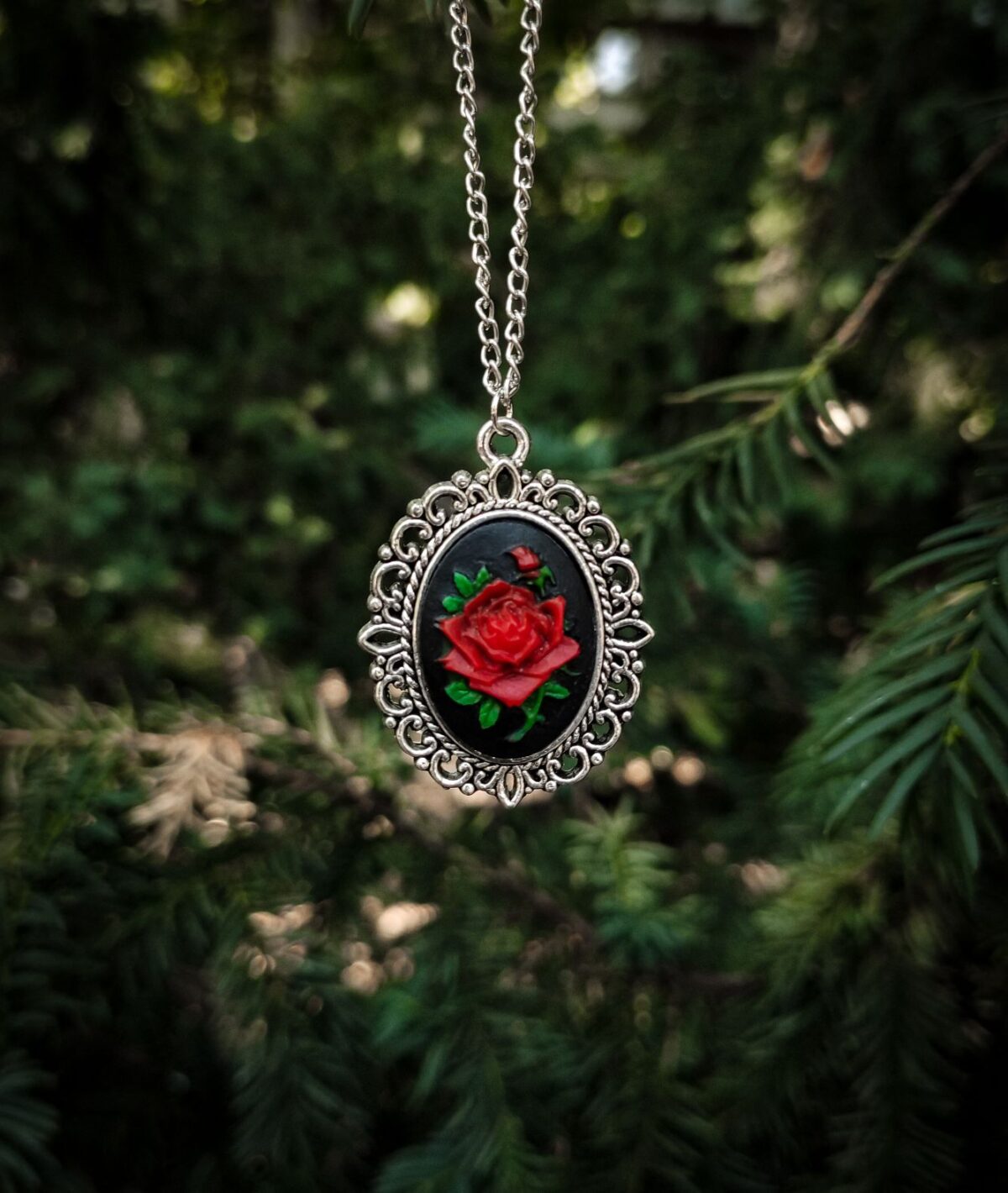 Crvena ruža kameja ogrlica Gotik