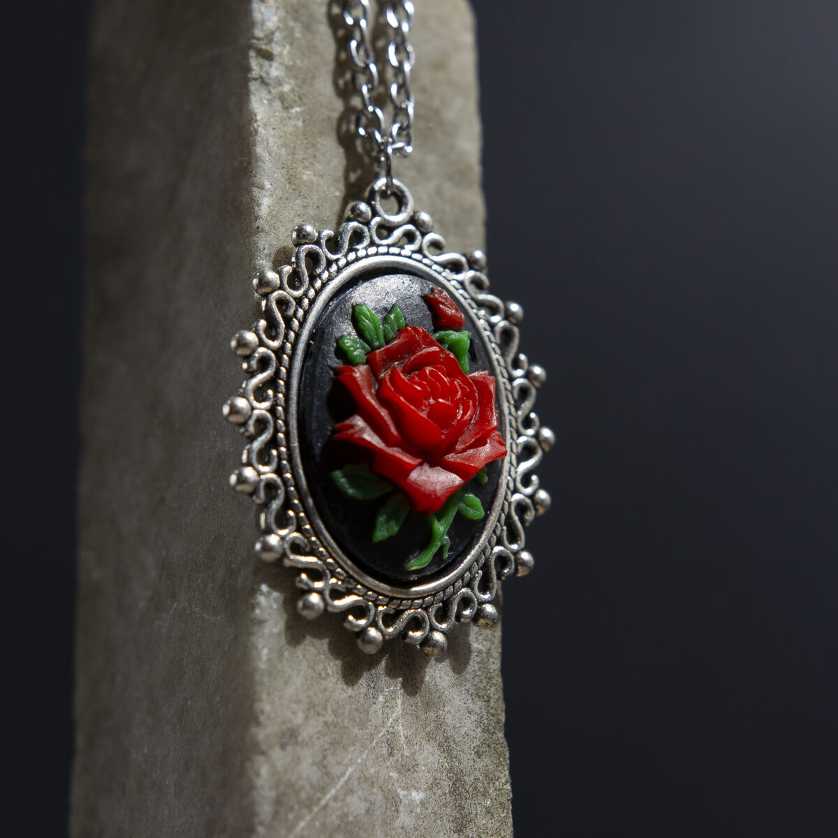 Ruža gotik ogrlica