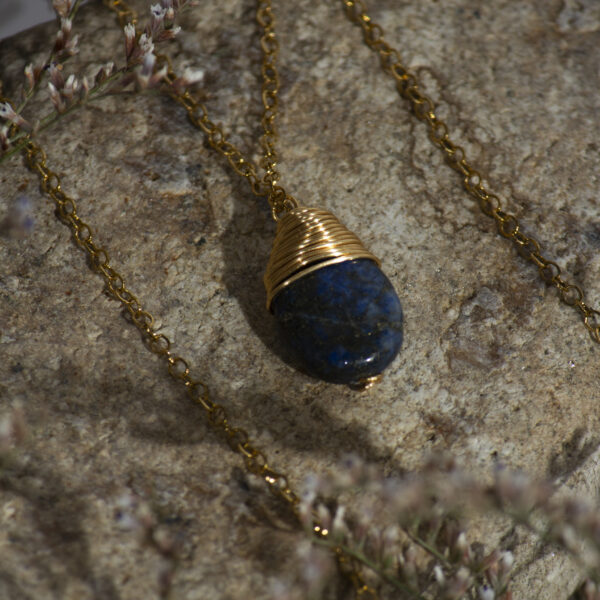 Lapis Lazuli sa pozlatom ogrlica